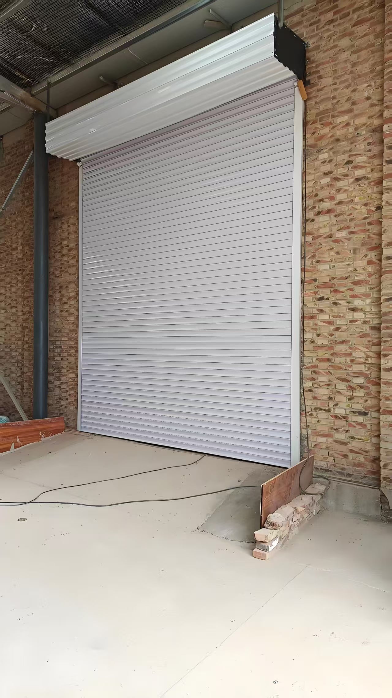 Rolling shutter door