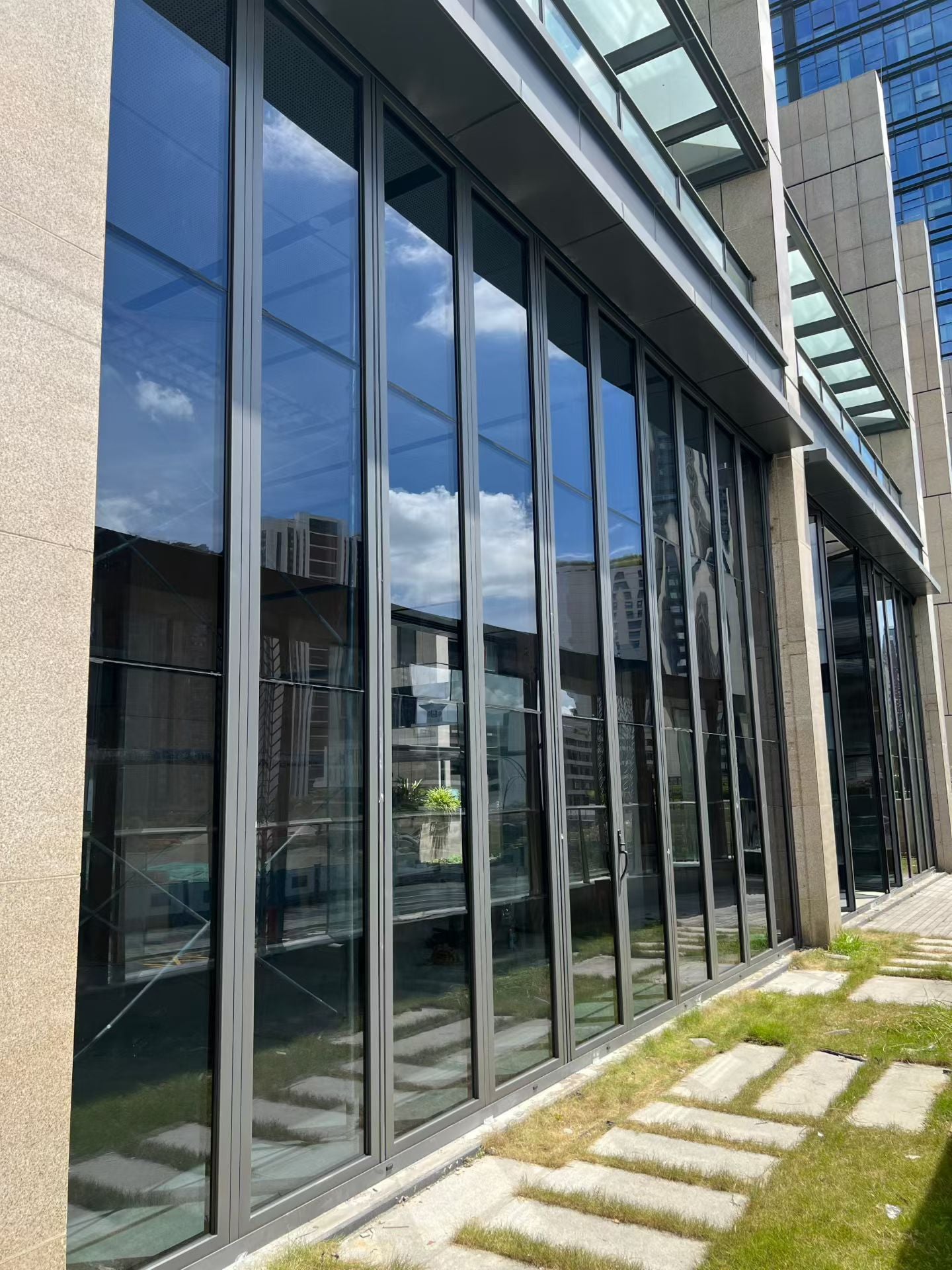 Folding door