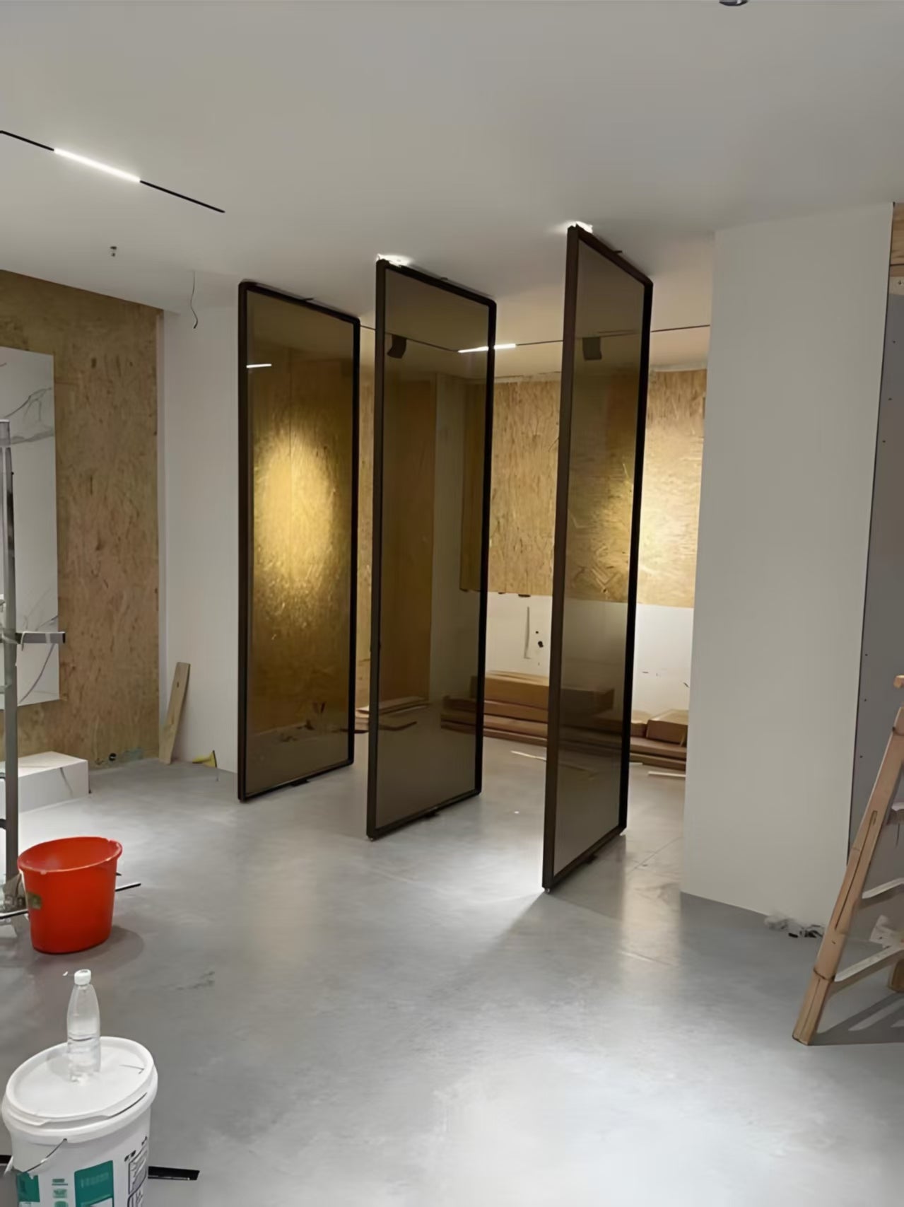 Pivot door