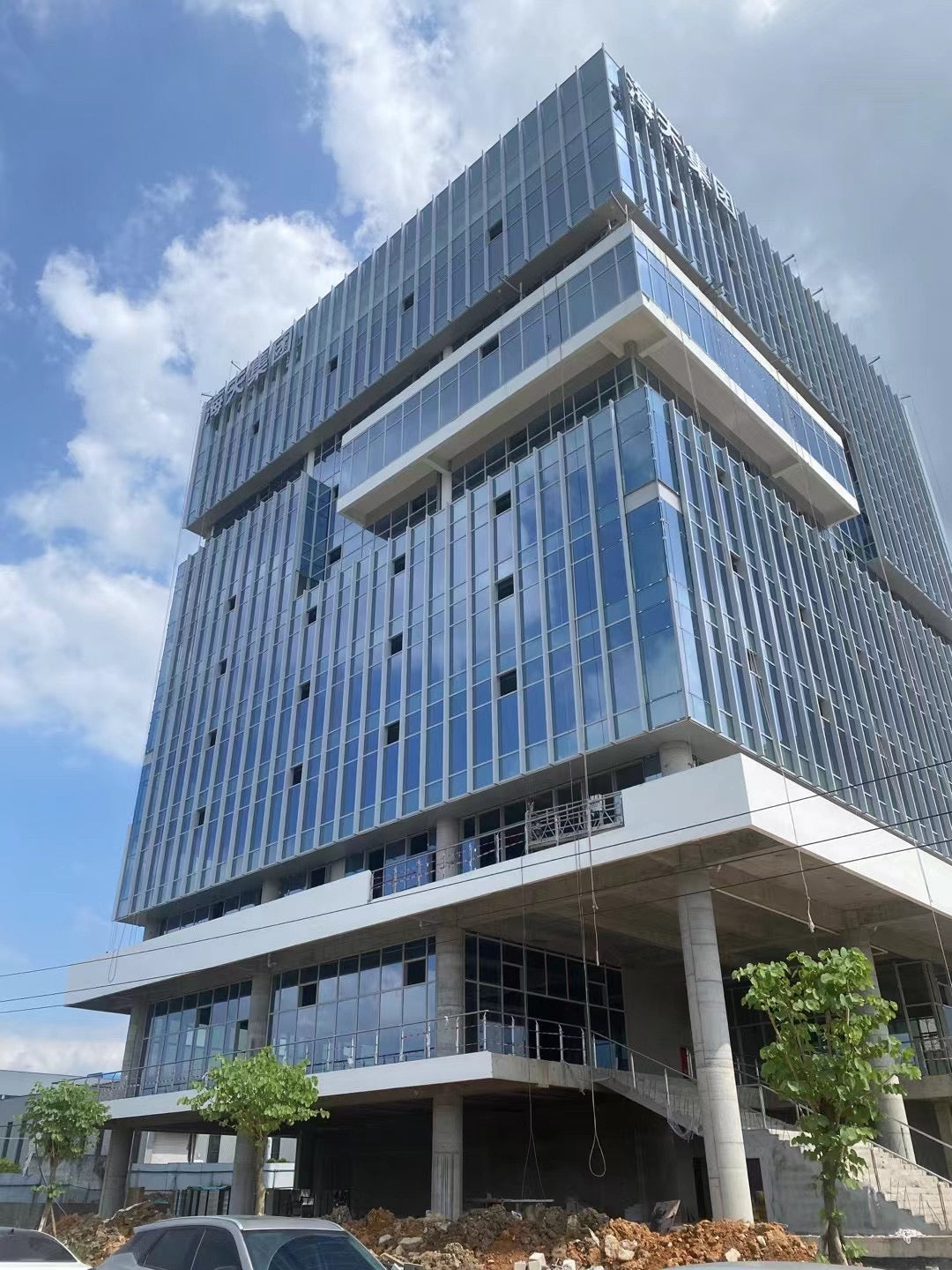 glass curtain wall