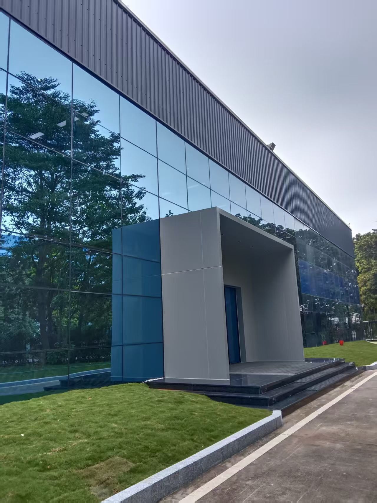 glass curtain wall