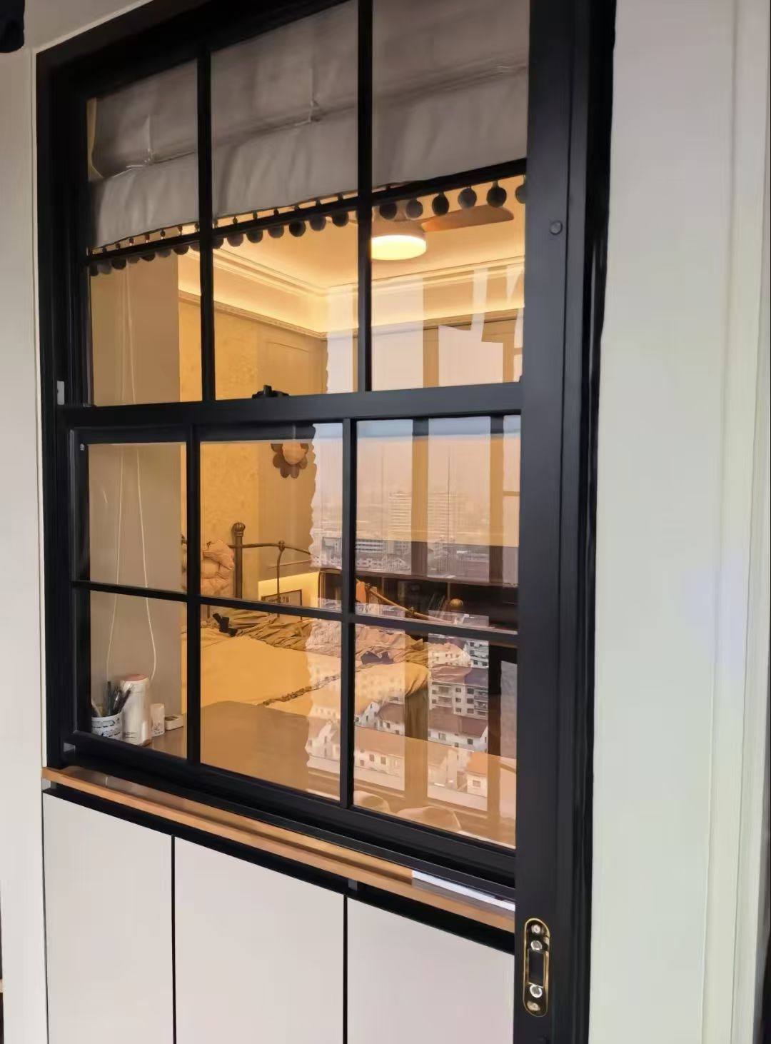Manually lift window