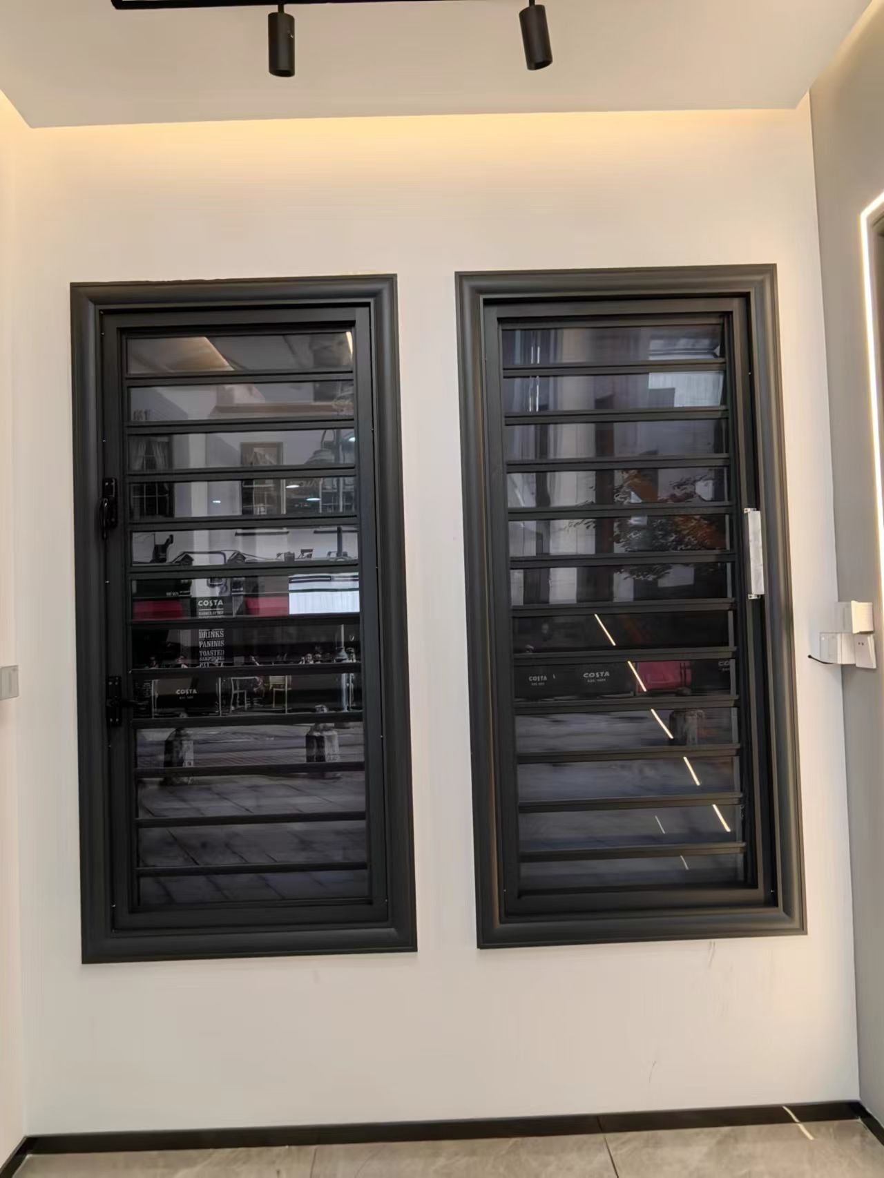 Manually lift window