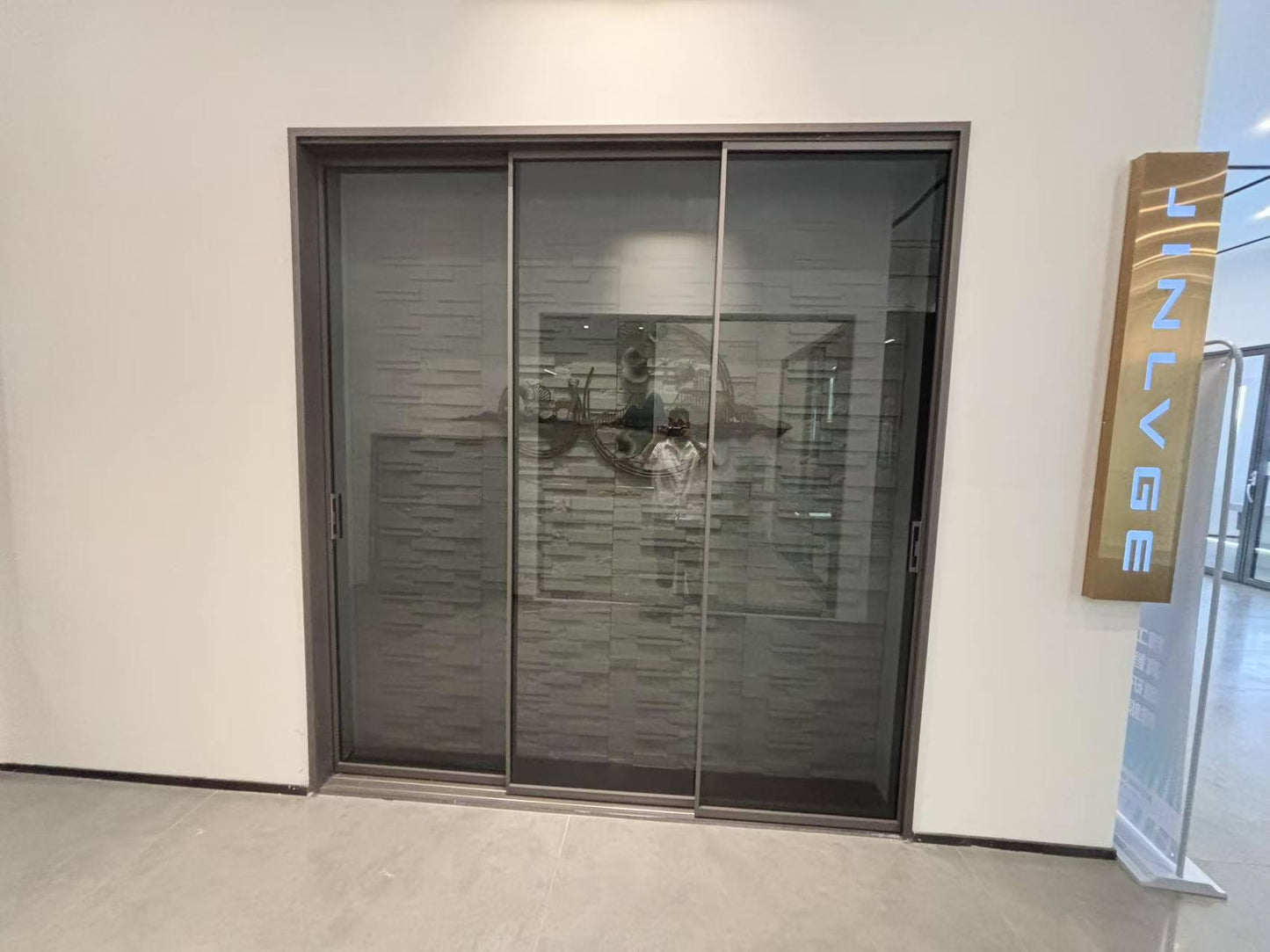 three-link door