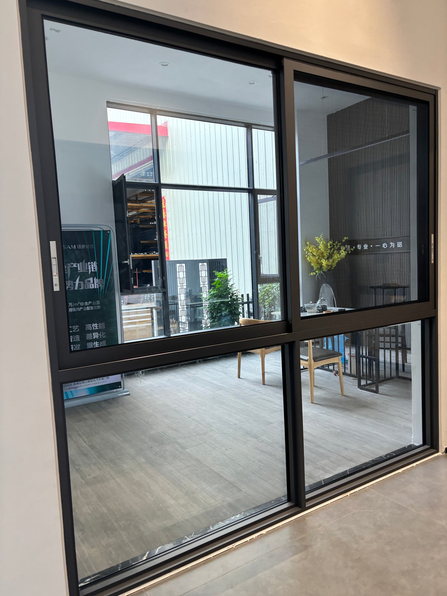 Six-track sliding window