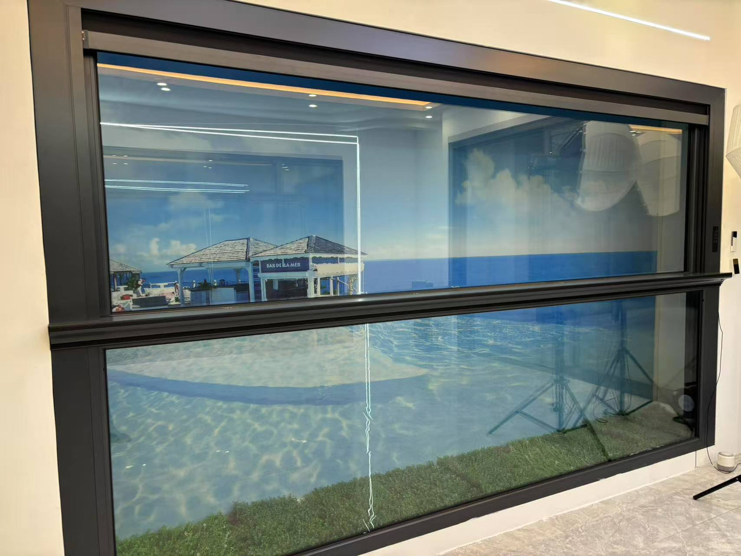 Electric lift window