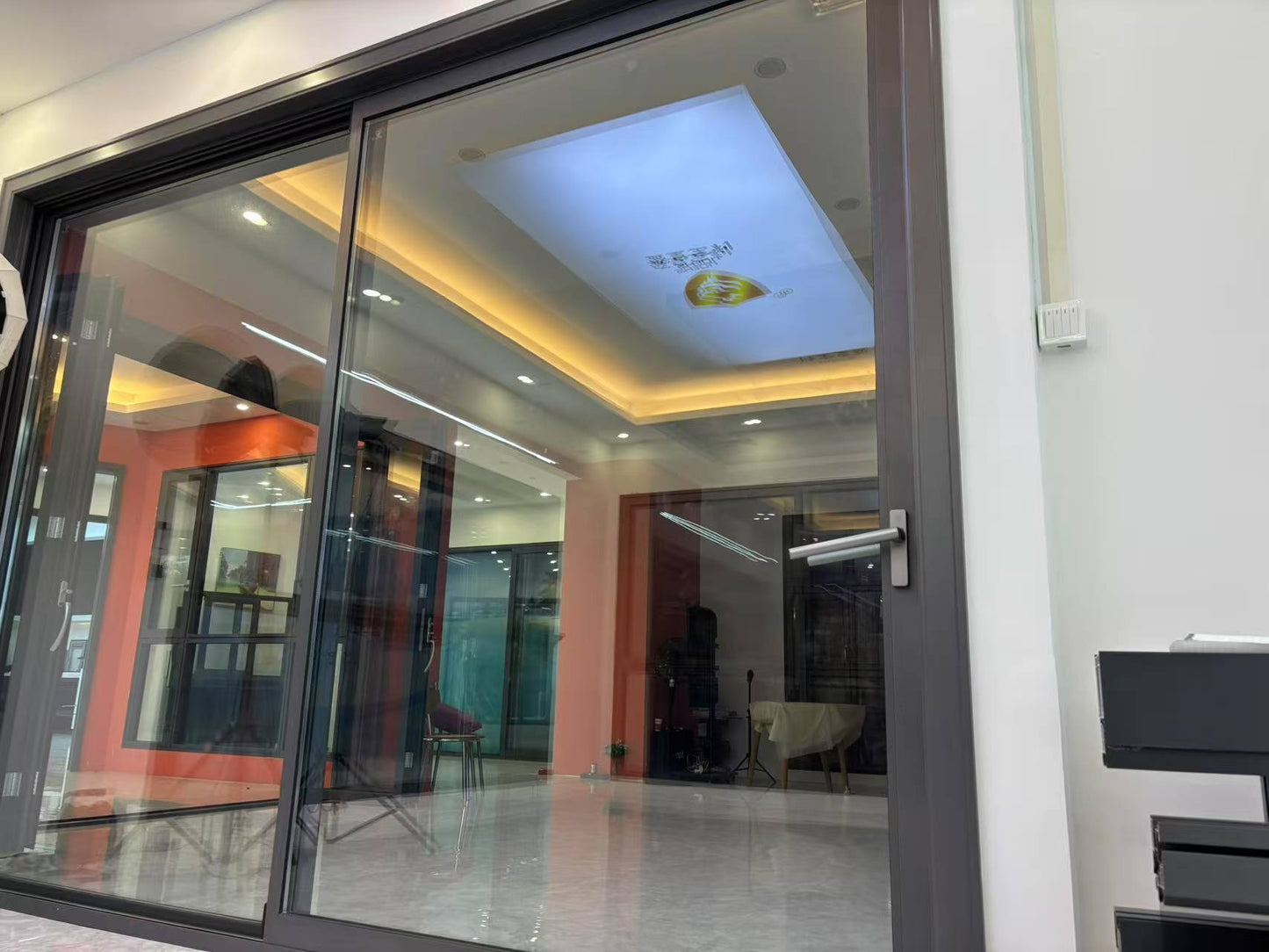 Sliding Door