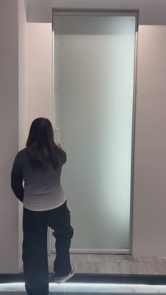 Pivot door